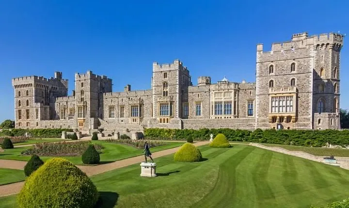 Windsor Castle private vehicle service from London with Admission tickets