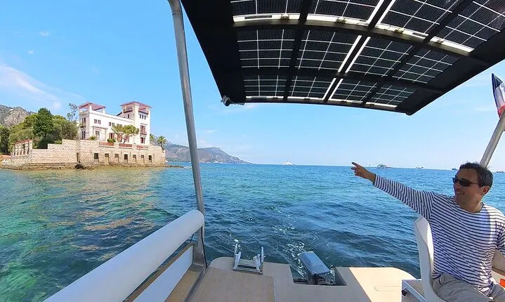 Premium Tour on a Solar Powered Boat - Private Group