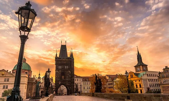 Private 4-hour Walking Tour of Prague with official tour guide