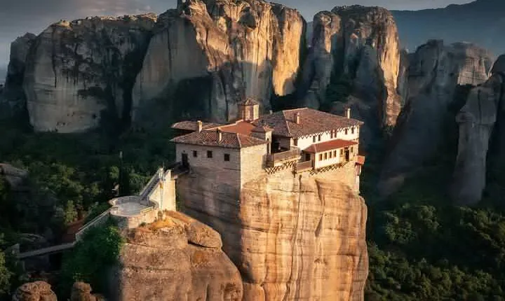 Local Agency - 1 day by Train Thessaloniki to Meteora in English or Spanish