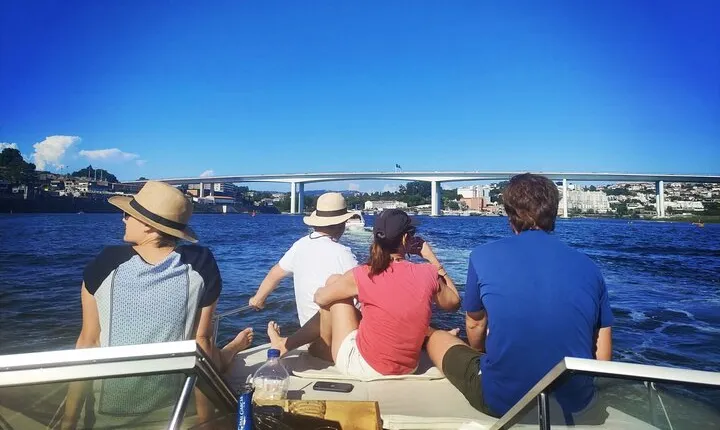 Private Tour 6 Bridges and Douro 2h opt. sunset, group price up to 6px