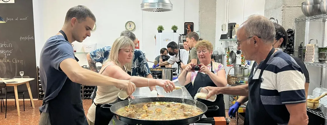 Valencian paella cooking class and Ruzafa market visit