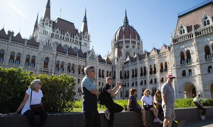 Budapest's Greatest Hits - Full Day Tour with Lunch & Metro Pass