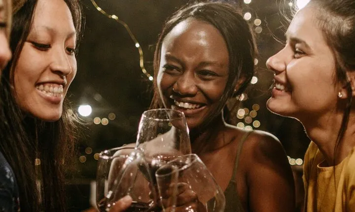 private groupe explore hidden bars & speakeasies in Paris