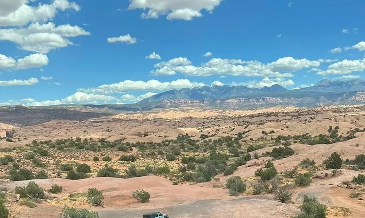 Hell’s Revenge Private 4x4 Guided Jeep Experience in Moab