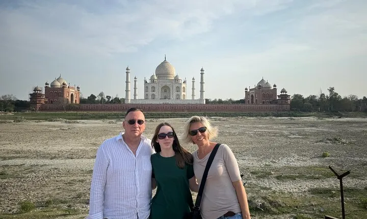  All Inclusive Taj Mahal, Agra Fort and Baby Taj Tour From Delhi 