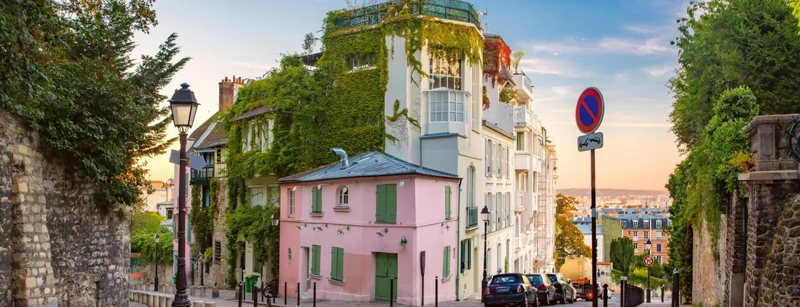 Montmartre’s little train roundtrip tour