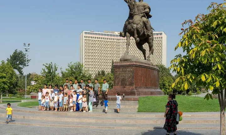 Tashkent Walking Tour with Local Lady / Gentleman