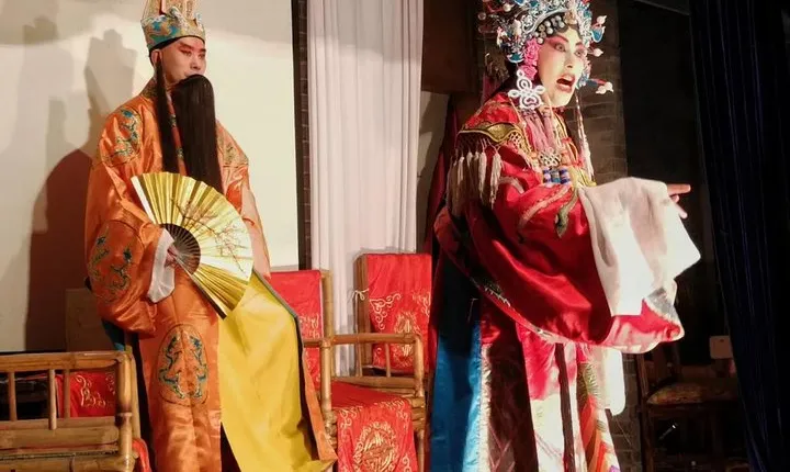 Private Tour: Shichahai, Nanluoguxiang and Peking Opera&dinner