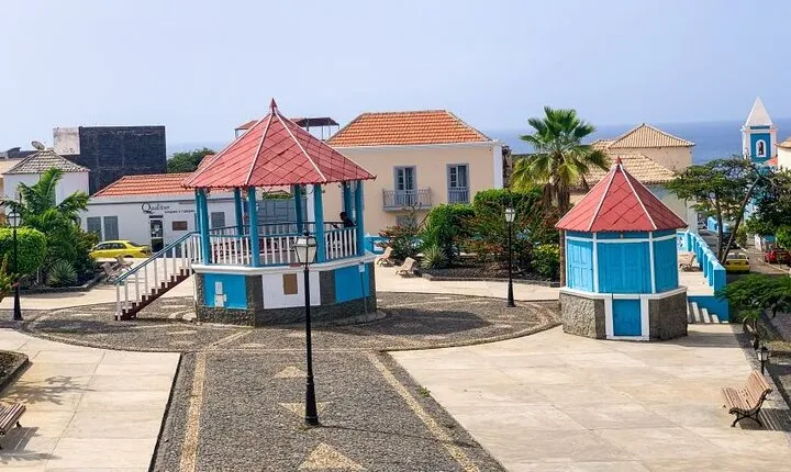 São Filipe Walking Tour of Historic Center and Market