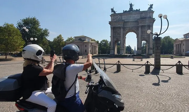 Milan Vespa Tour for couple or friends