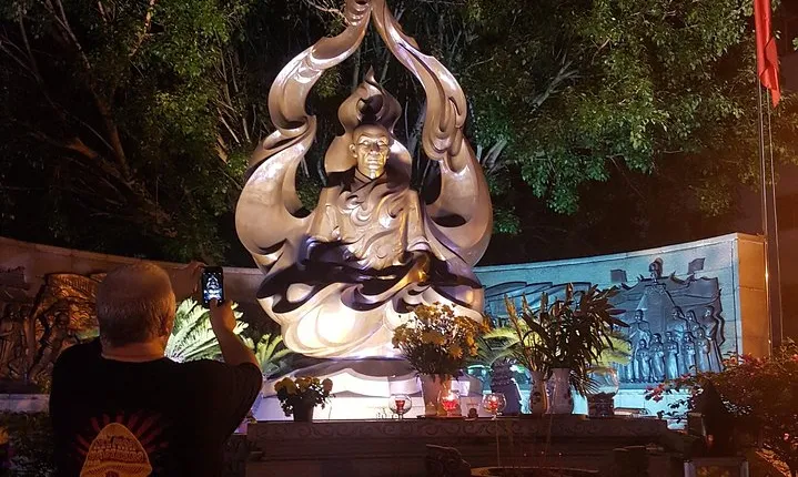 Escape from the city-center, private street food and sight-seeing tour