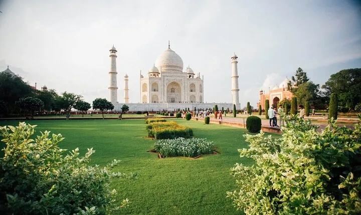 Delhi To Agra and Taj Mahal Day Trip By India's Fastest Express Train
