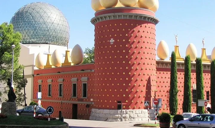 Dalí Museum and Costa Brava Small Group Tour from Girona
