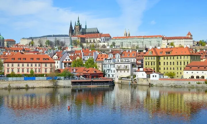 Private transfer from Frankfurt Airport to Prague