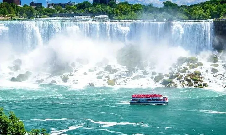 Small Group Tour of Niagara with Boat Cruise from Toronto