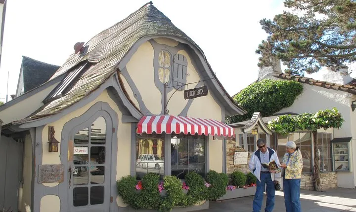 Guided 2-Hour Walking Tour in Carmel by the Sea