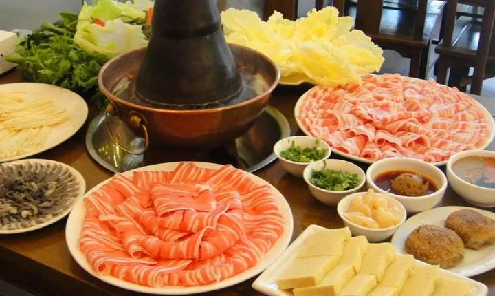 Private Evening Hutong Walking Tour with Mongolia Hotpot Dinner