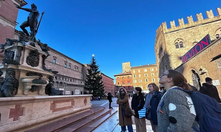 Bologna: Historical Highlights Walking Tour with Local Guide