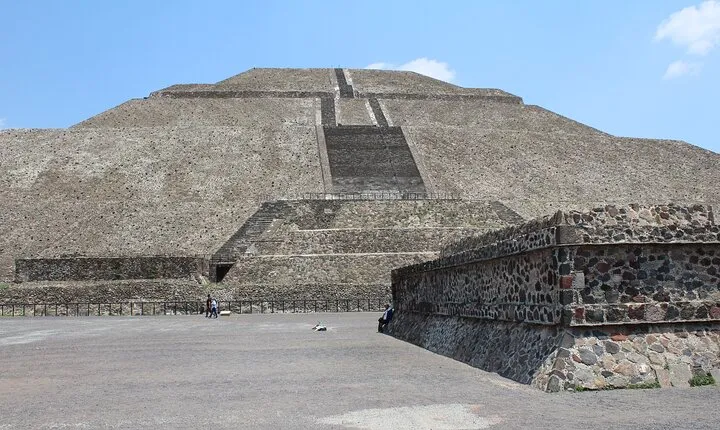 Group Tour from Teotihuacán, Basílica de Guadalupe and Tlatelolco