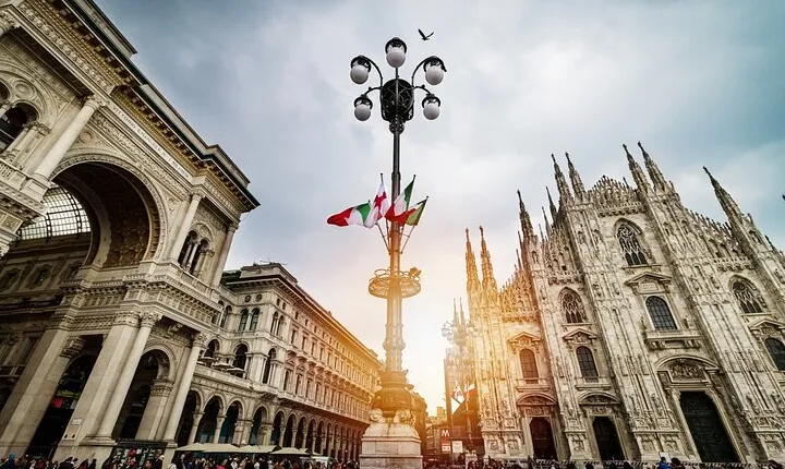 Milan Duomo Guided Tour with Priority Entry and RoofTop