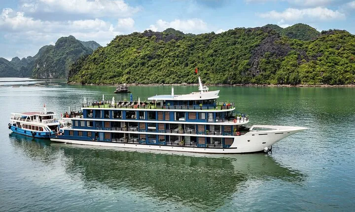 Doris Cruise 5 star cruise 2 days visiting Halong Bay Lan Ha Bay private balcony