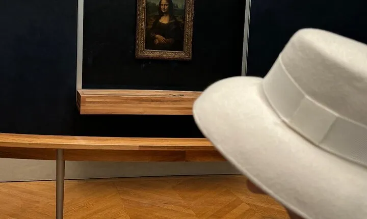 Louvre Museum Audio Guide Tour with Hotel Private Transfers