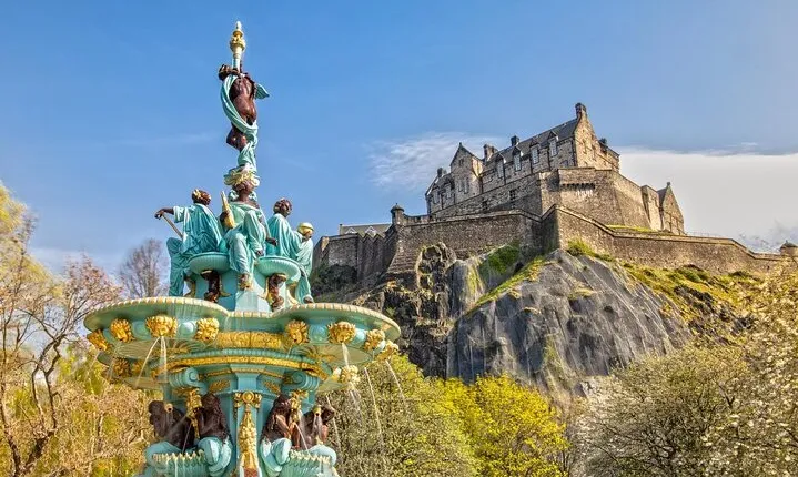 Private Romantic Walking Tour Edinburgh with Castle Views
