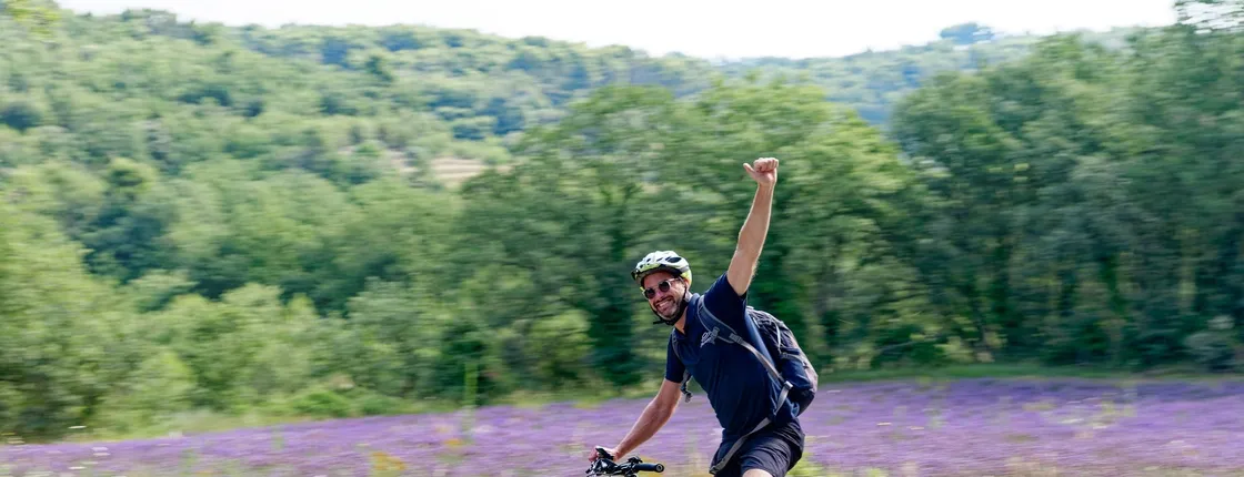 E-bike tour in the Luberon region from Aix-en-Provence