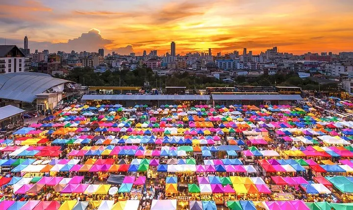 Experience Bangkok at Night with Streetfood Dinner & Foot Massage