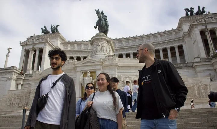 Rome: Guided Small Group Walking Tour of City Highlights