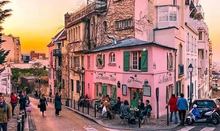 Paris Montmartre Hill and Sacré-Cœur Guided Walking Tour