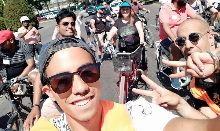 Madrid BIKE or EBIKE experience: Santiago Bernabeu Stadium and picnic