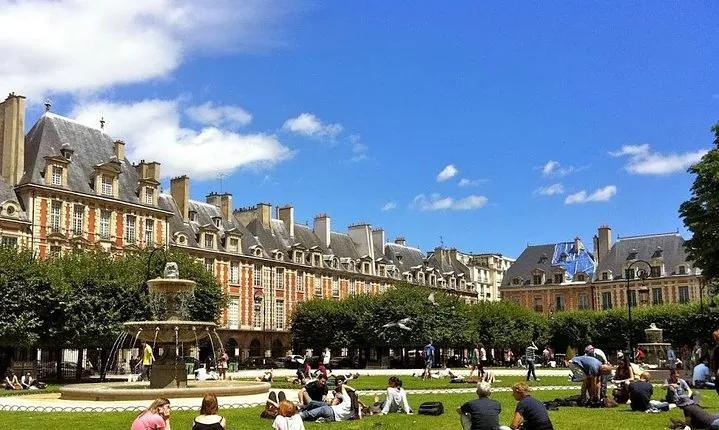 Explore Le Marais like a local - Private walking tour