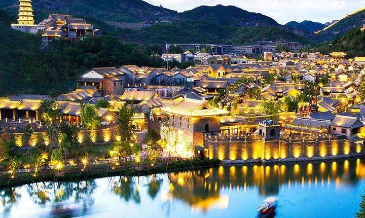 Private Evening Beijing Layover Tour to Gubei Water Town and Simatai Great Wall