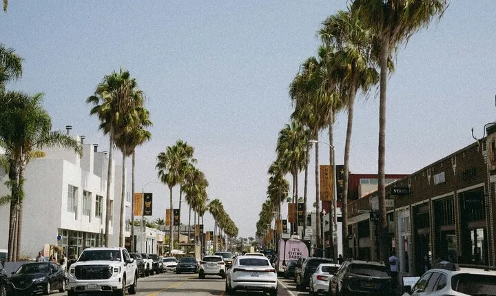 Explore Muscle Beach Venice Canals on Los Angeles Bike Tour