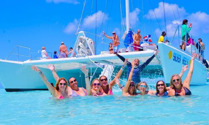 Saona Catamaran Cruise with Lunch and Natural Swimming Pool