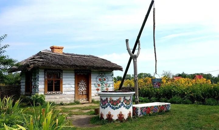 From Krakow: Zalipie - The Painted Village Private Tour
