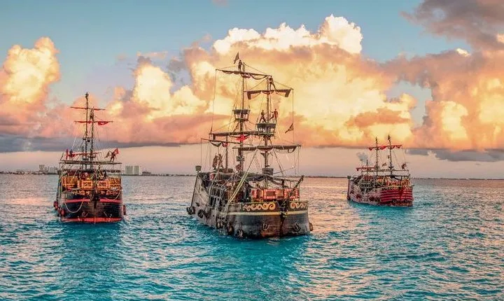 Dinner & Live Pirate Fight from Cancun