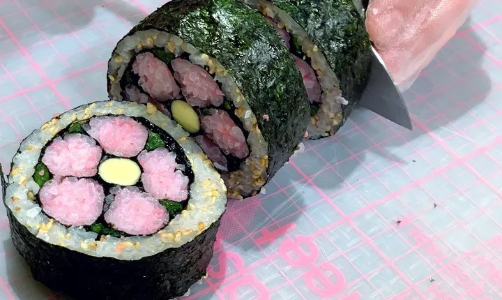 Private Art Sushi Roll Class in Kyoto