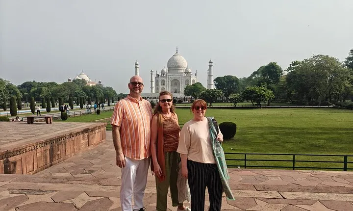 Sunrise Taj Mahal Private Tour From Delhi