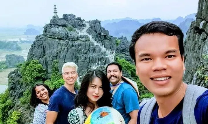 Full-Day Tour Hoa Lu, Tam Coc Boat Trip and Mua Cave