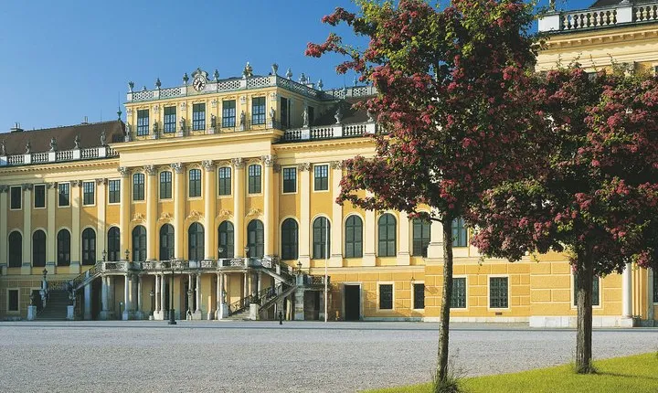 Schoenbrunn Palace Skip-The-Line and Vienna Highlights Private Tour