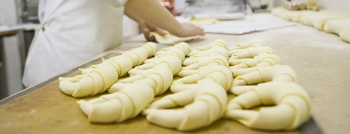 Baguettes and croissants baking class in a parisian bakery
