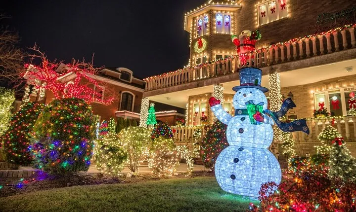 NYC: Dyker Heights Christmas Lights Express from Times Square