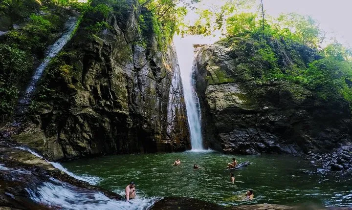 Tamanique Waterfalls , Cliffjumping, Rockclimbing, Hiking and Swimming