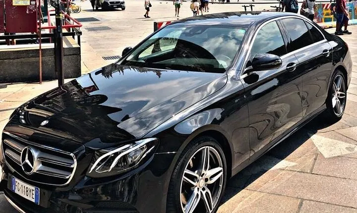Malpensa Airport: Private transfer to/from Milan with E-klass