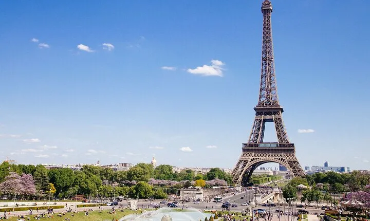 Explore Paris in 90 minutes with a Local
