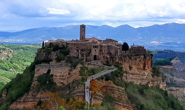 PRIVATE TRANSFER from Florence to Rome with stops in Orvieto & Civita Bagnoregio