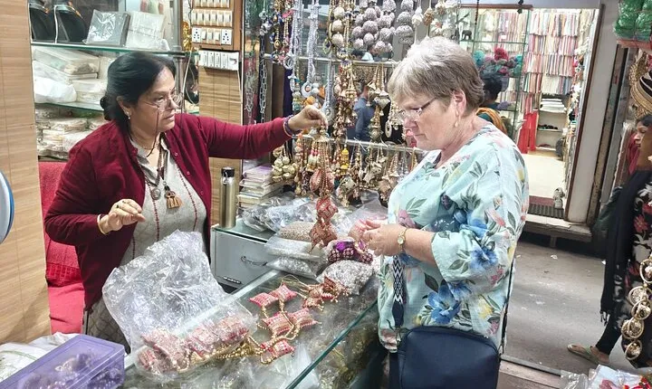 Delhi Textile & Handicraft Tour: Artisan Workshops Experience
